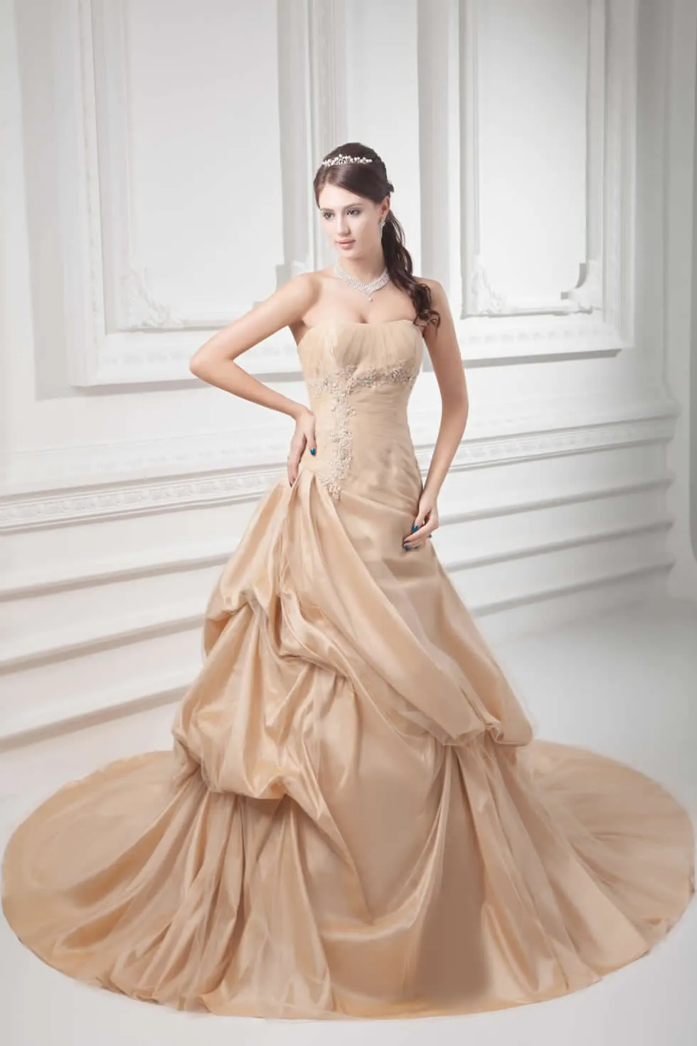 ---Champagne wedding dress with sweetheart neckline made of tulle with satin lining--