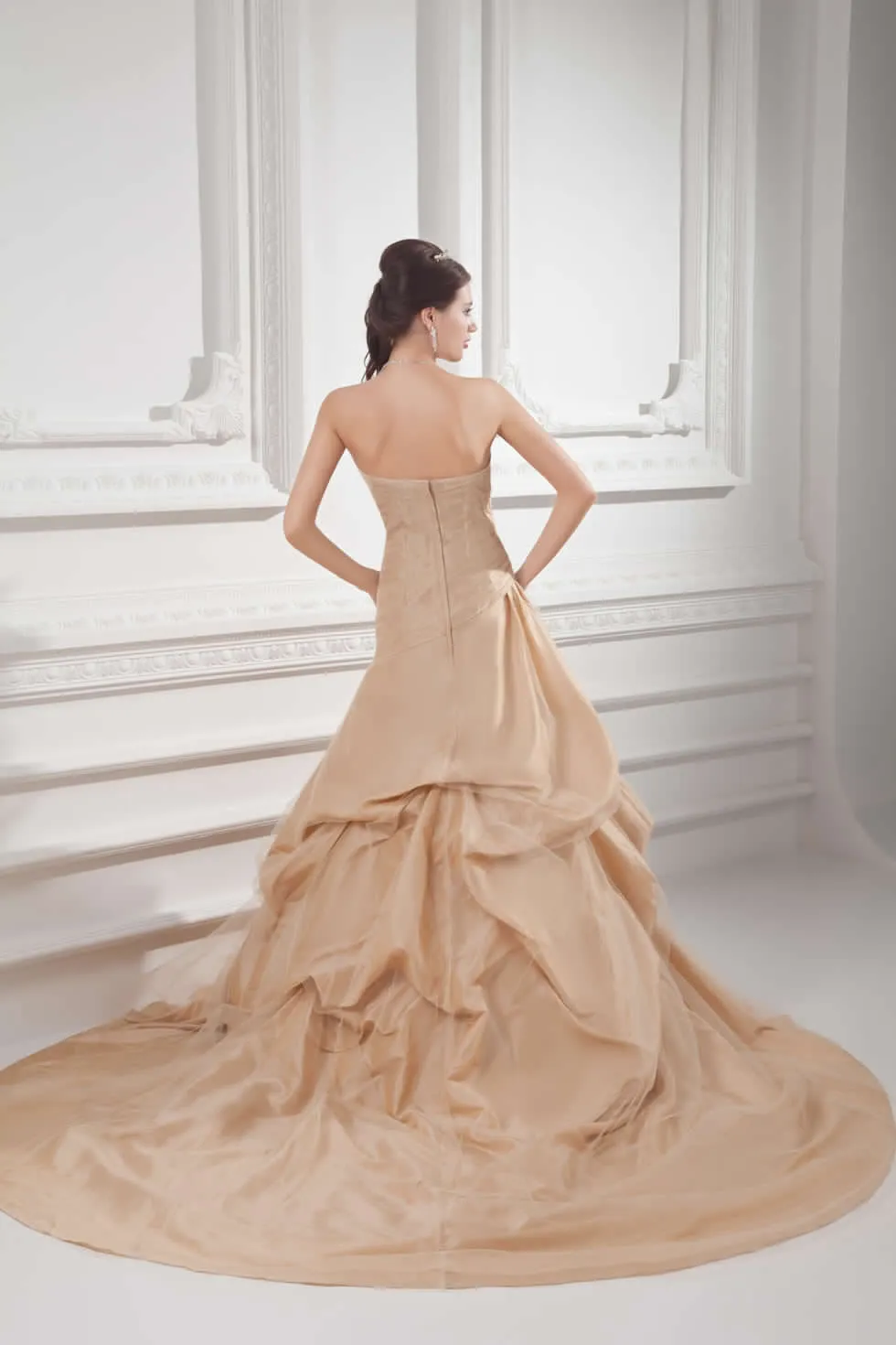 ---Champagne wedding dress with sweetheart neckline made of tulle with satin lining--