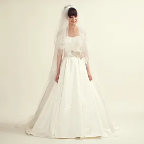 ---Princess wedding dress with sweetheart neckline made of satin--