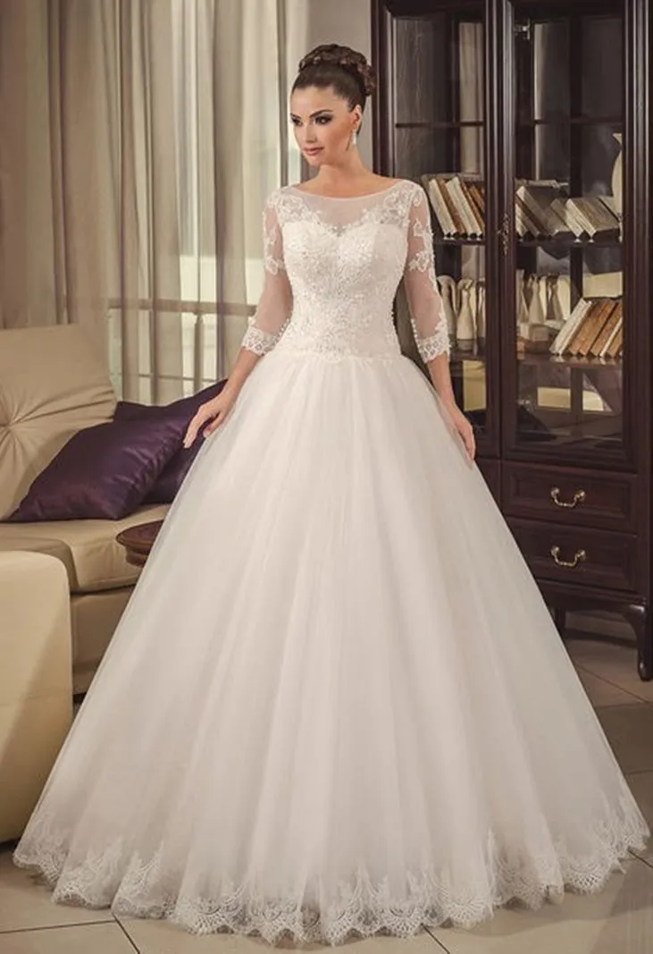 ---Princess wedding dresses low prices in atelier sale, wedding dress made in tulle with lace appliqués and satin lining--