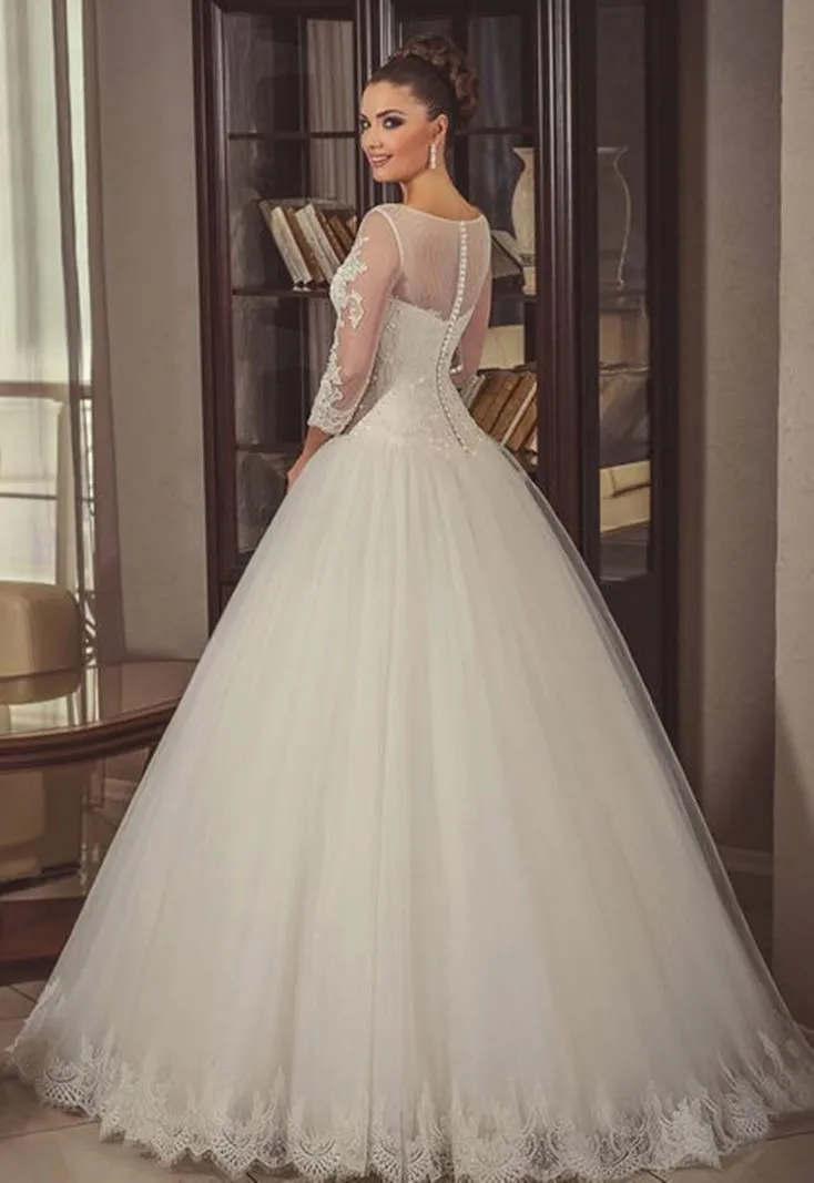 ---Princess wedding dresses low prices in atelier sale, wedding dress made in tulle with lace appliqués and satin lining--