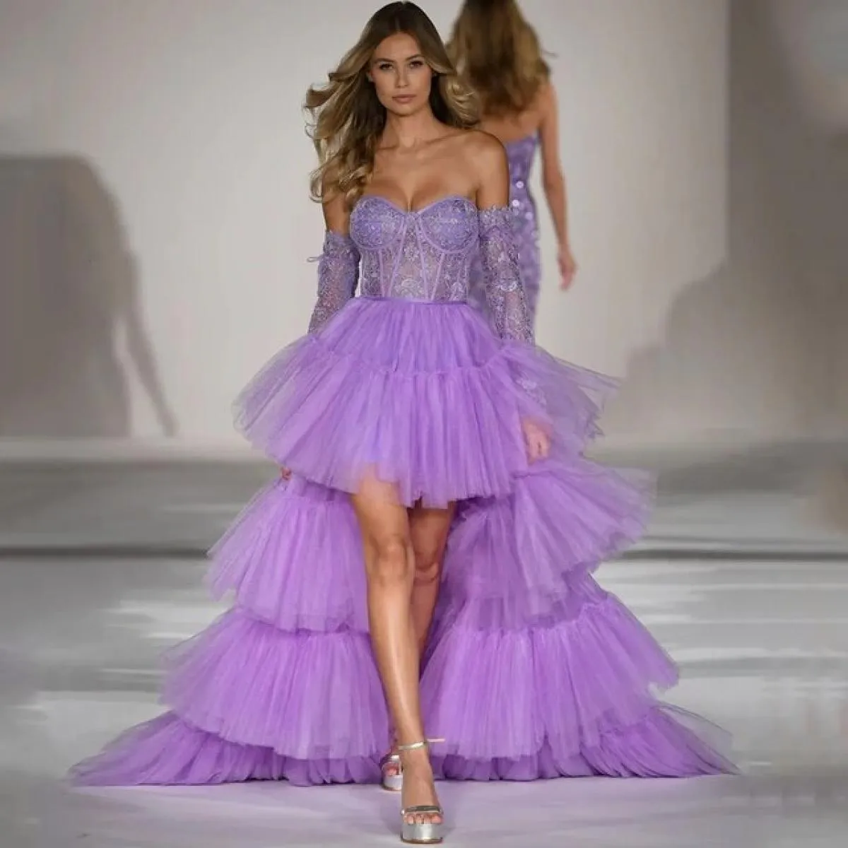 Abito da ballo con applicazioni in pizzo senza spalline con cintura Abiti da donna in tulle alto/basso con schienale alto e bass