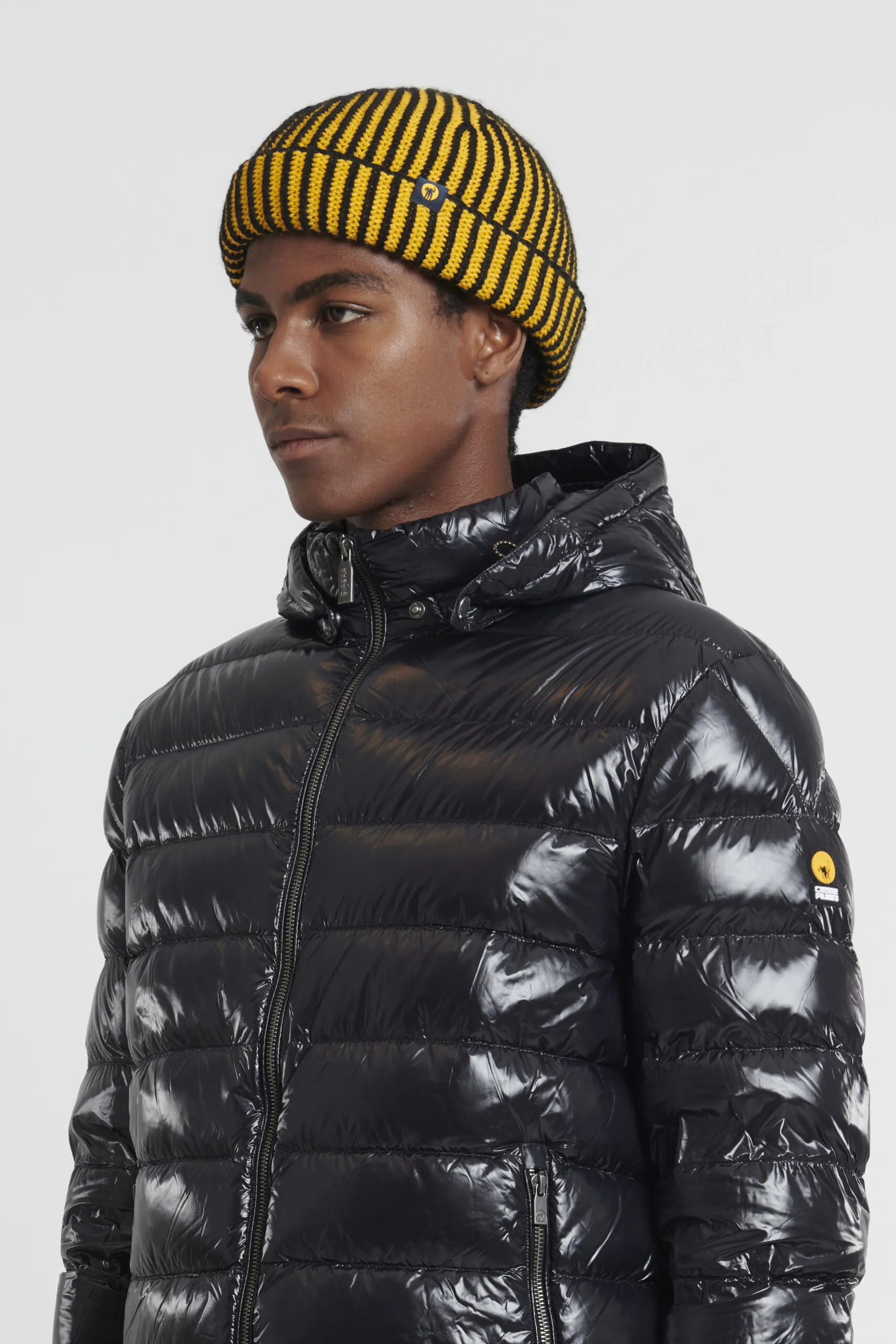 Black down jacket 200 grams in lacquer