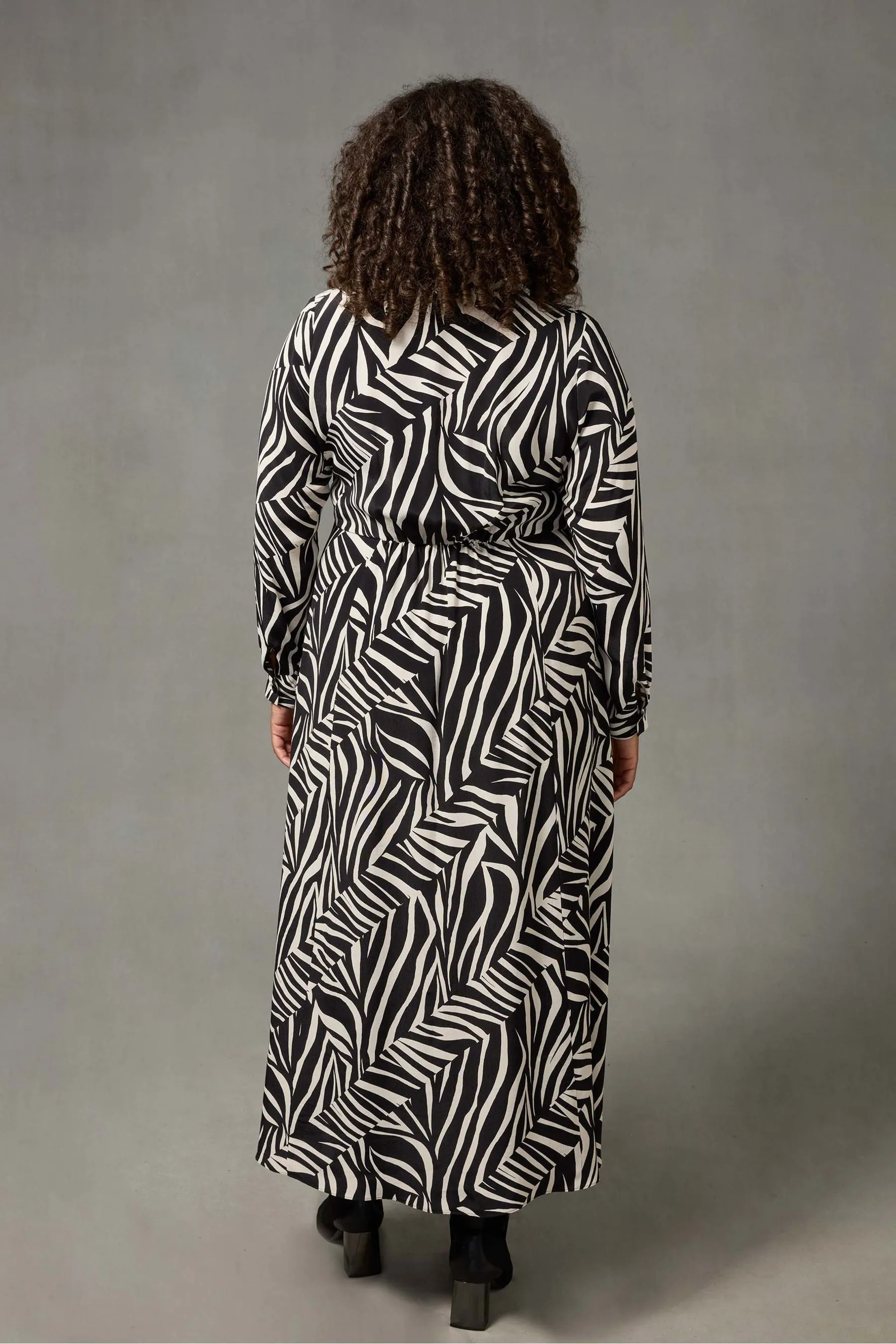 Live Unlimited Curve Linear Print Shirt Dress