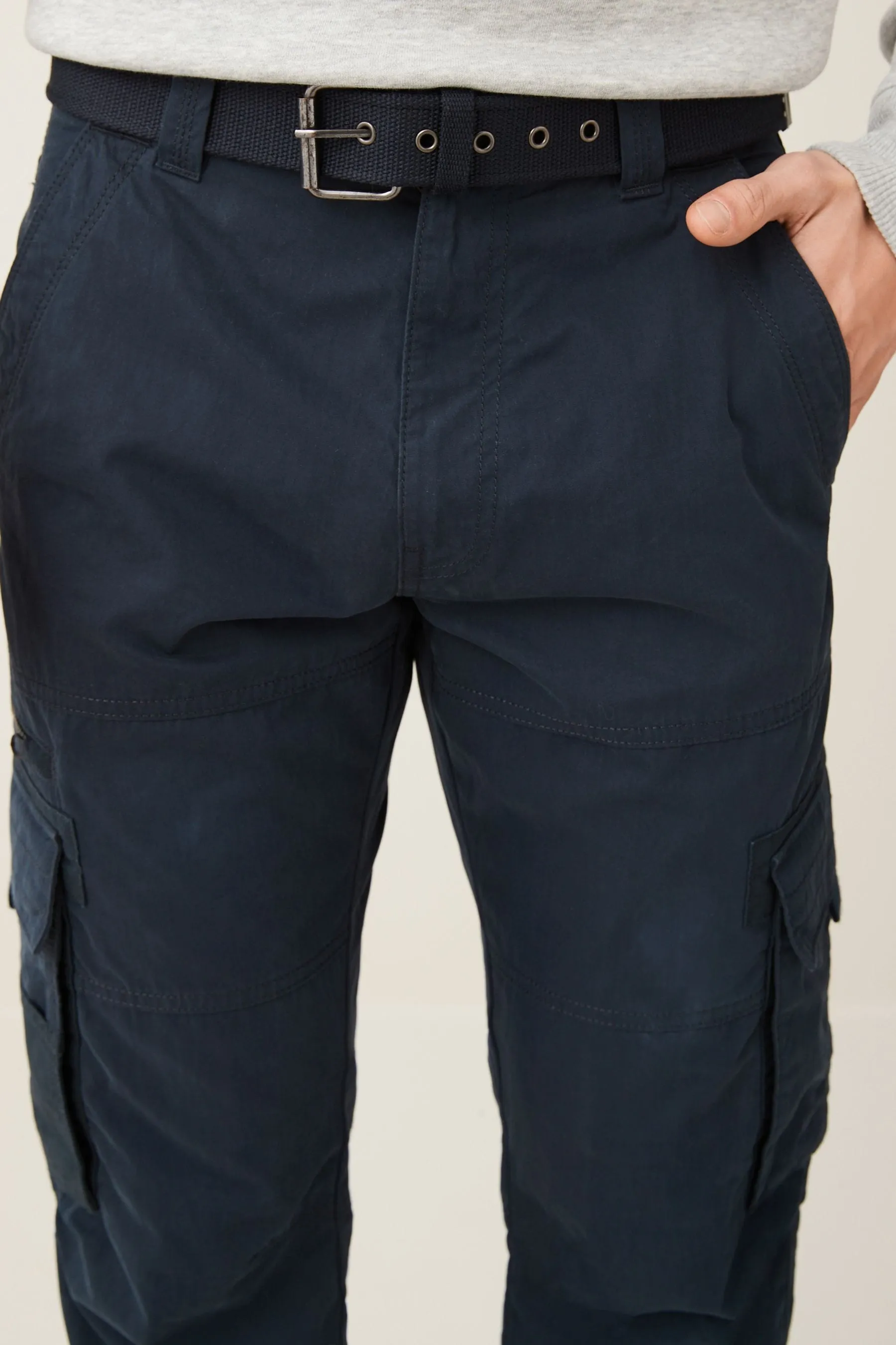 Pantaloni cargo tecnologici con cintura    