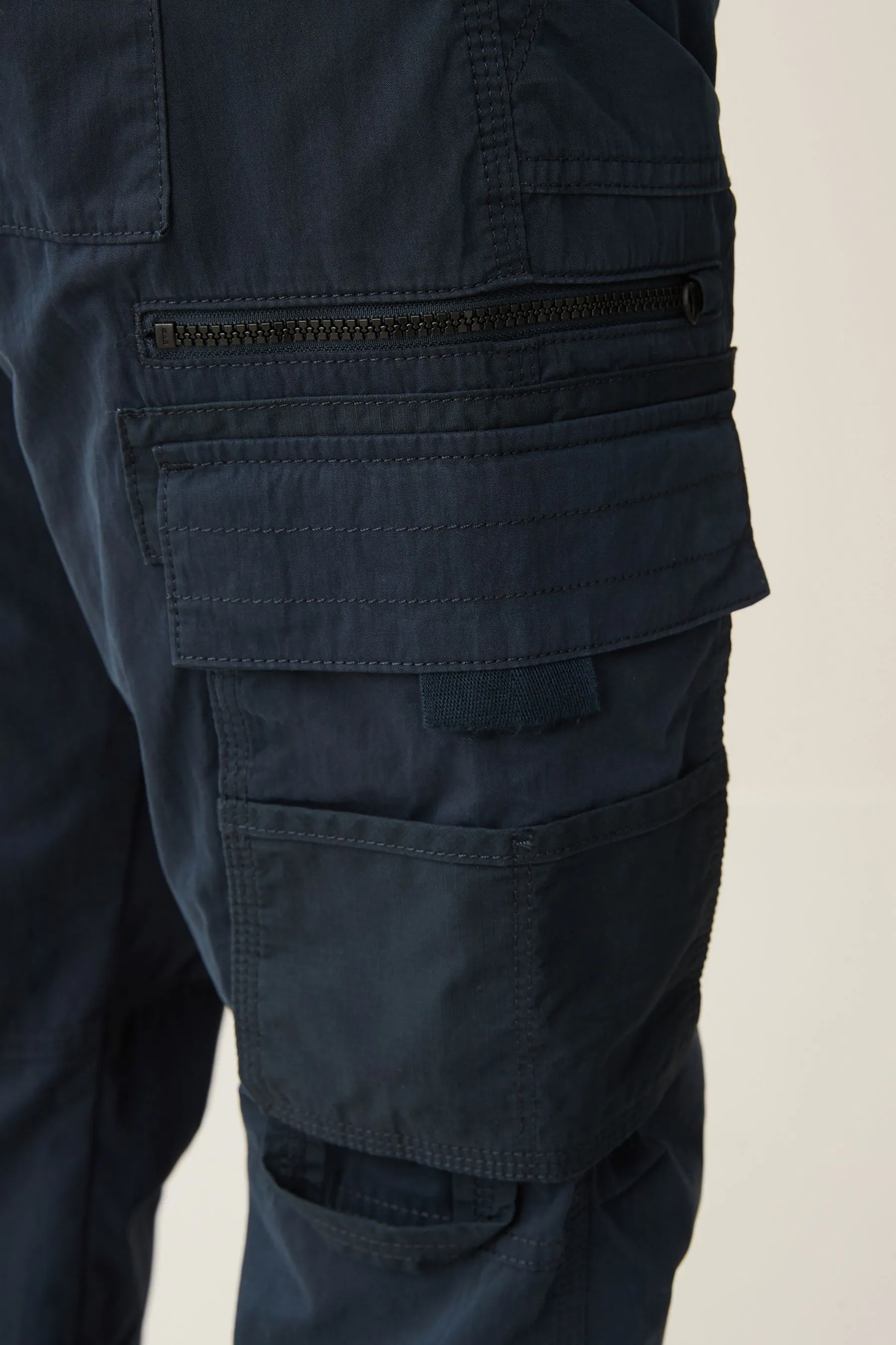 Pantaloni cargo tecnologici con cintura    