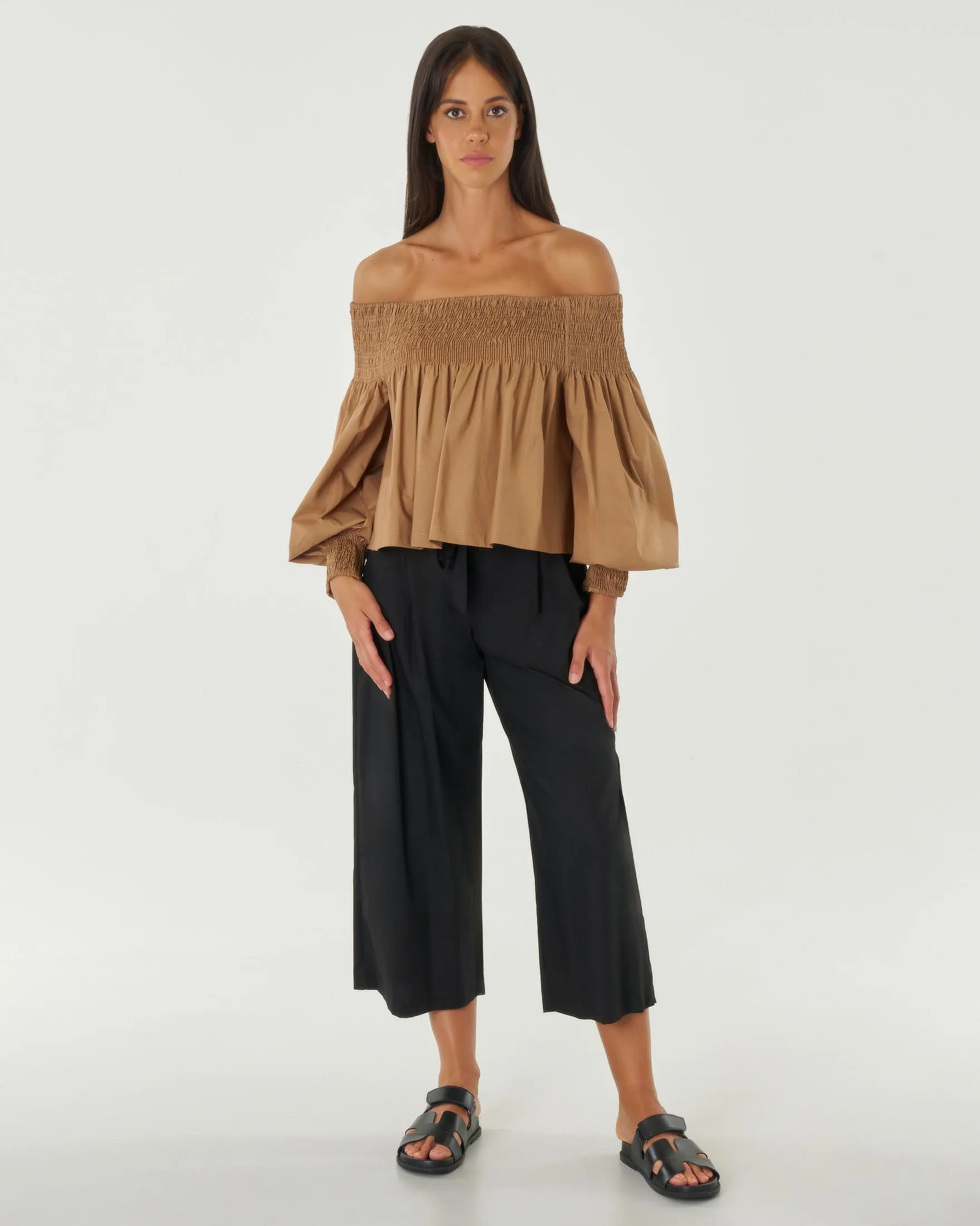 Pantaloni cropped neri ampi in popeline di cotone con pieghe frontali e cintura annodabile